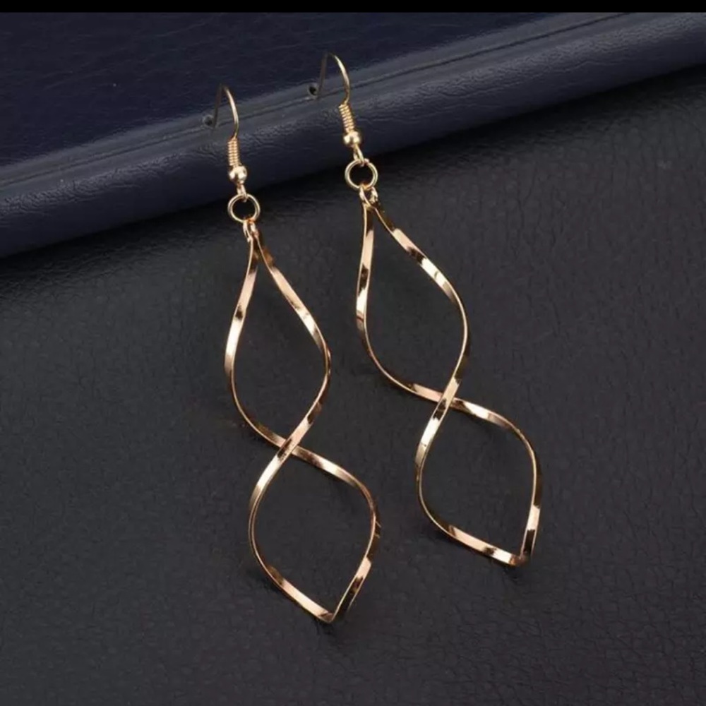 NEW Gold Earrings - Picture 1 of 1